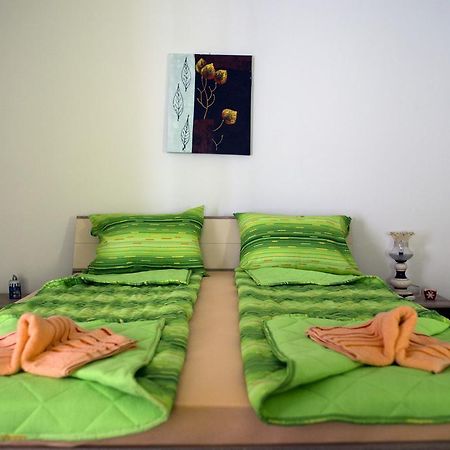 Green Apartment Novi Sad Bagian luar foto