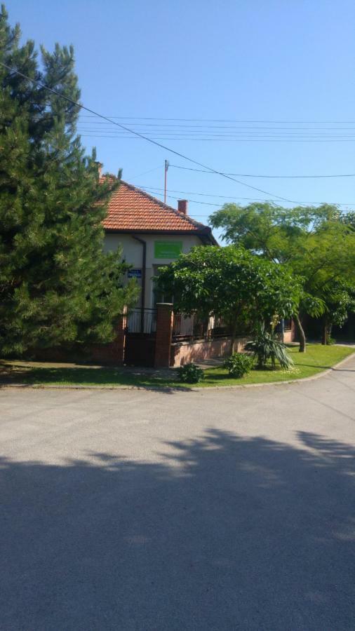 Green Apartment Novi Sad Bagian luar foto